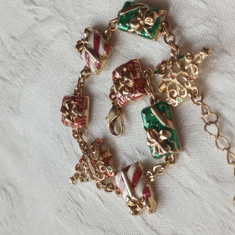 Nina Ricci for Avon Goldtone Christmas trees presents Bracelet